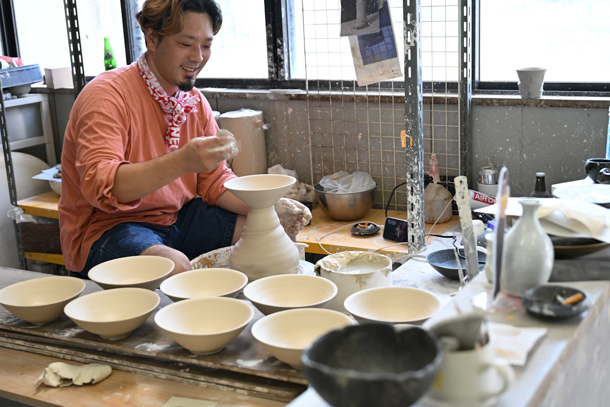 丸尾焼に受け継がれる天草の土──地域とともに生きる窯元の姿 | Artisan